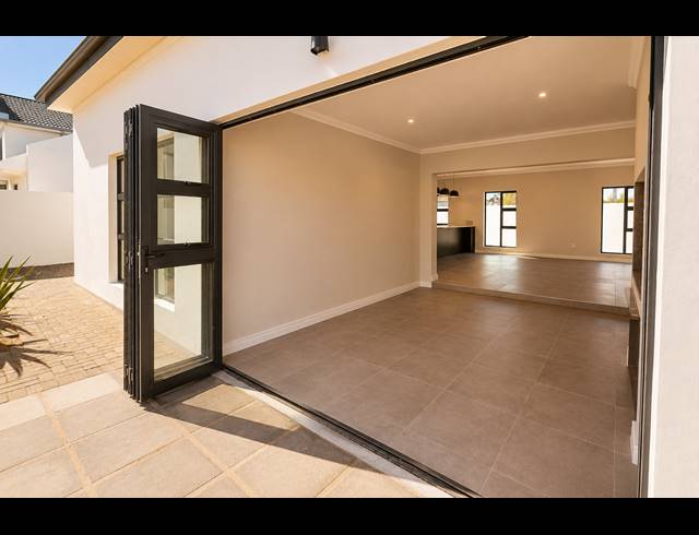 4 BEDROOM FREESTANDING FOR SALE IN SHELLEY POINT